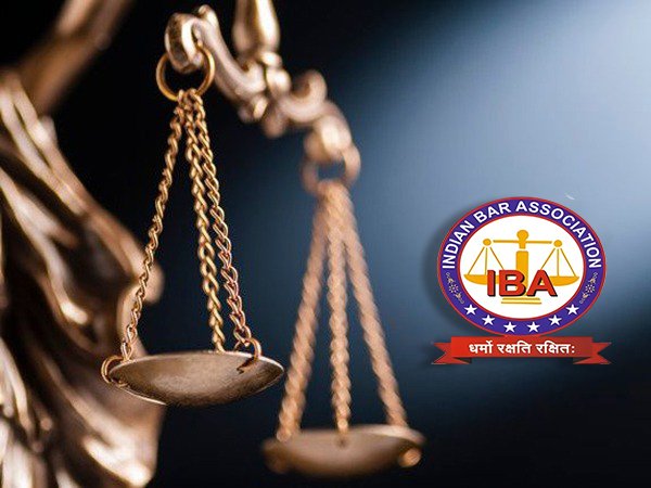 बारचे कर्तव्य म्हणजे बोलणे — न्यायाधीशांकडून चुकीचे कृत्य झाले असताना वकिलांनी आवाज उठवणे आवश्यक आहे